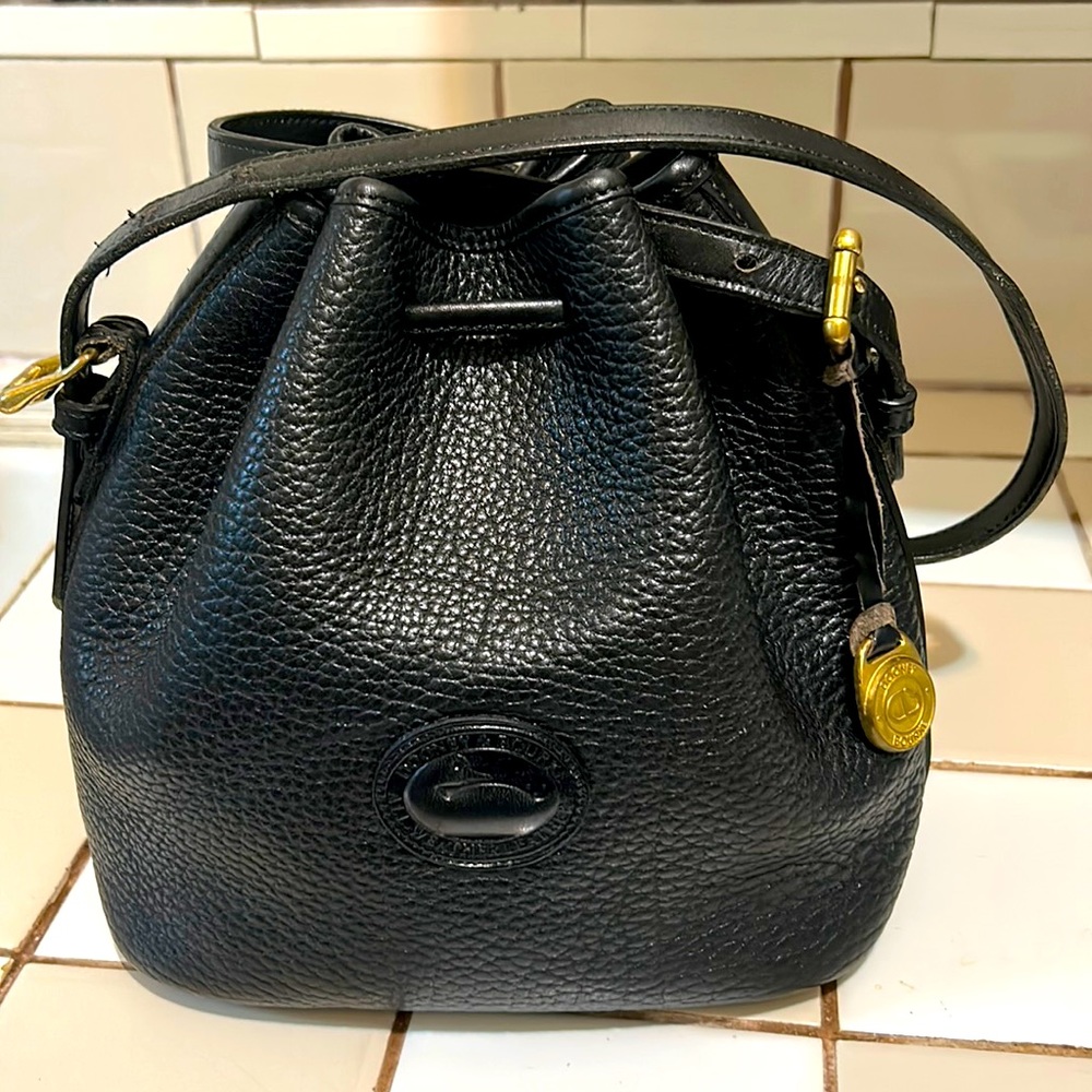 Authentic Vintage leather Dooney and Bourke Bucket bag. Gently used  Looks new